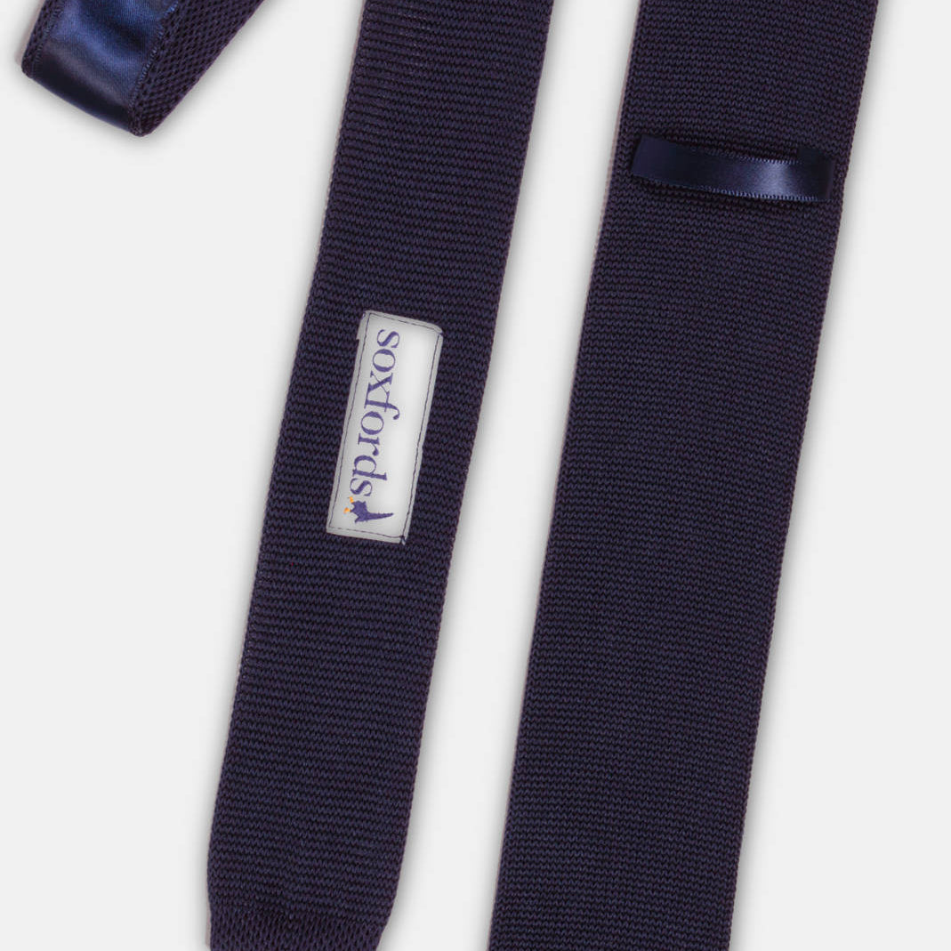 Dark blue knitted skinny silk tie 