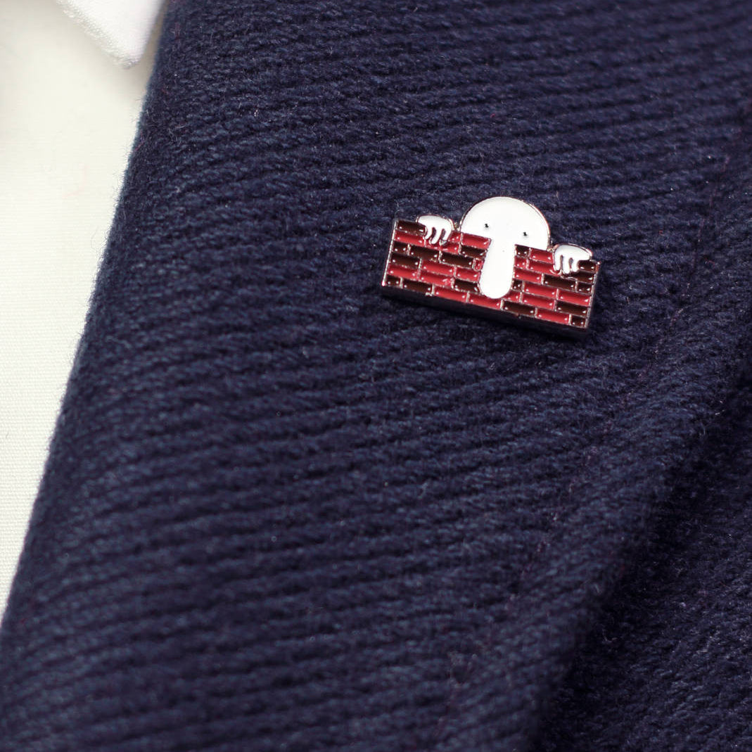 Unique enamel "Kilroy" lapel pin