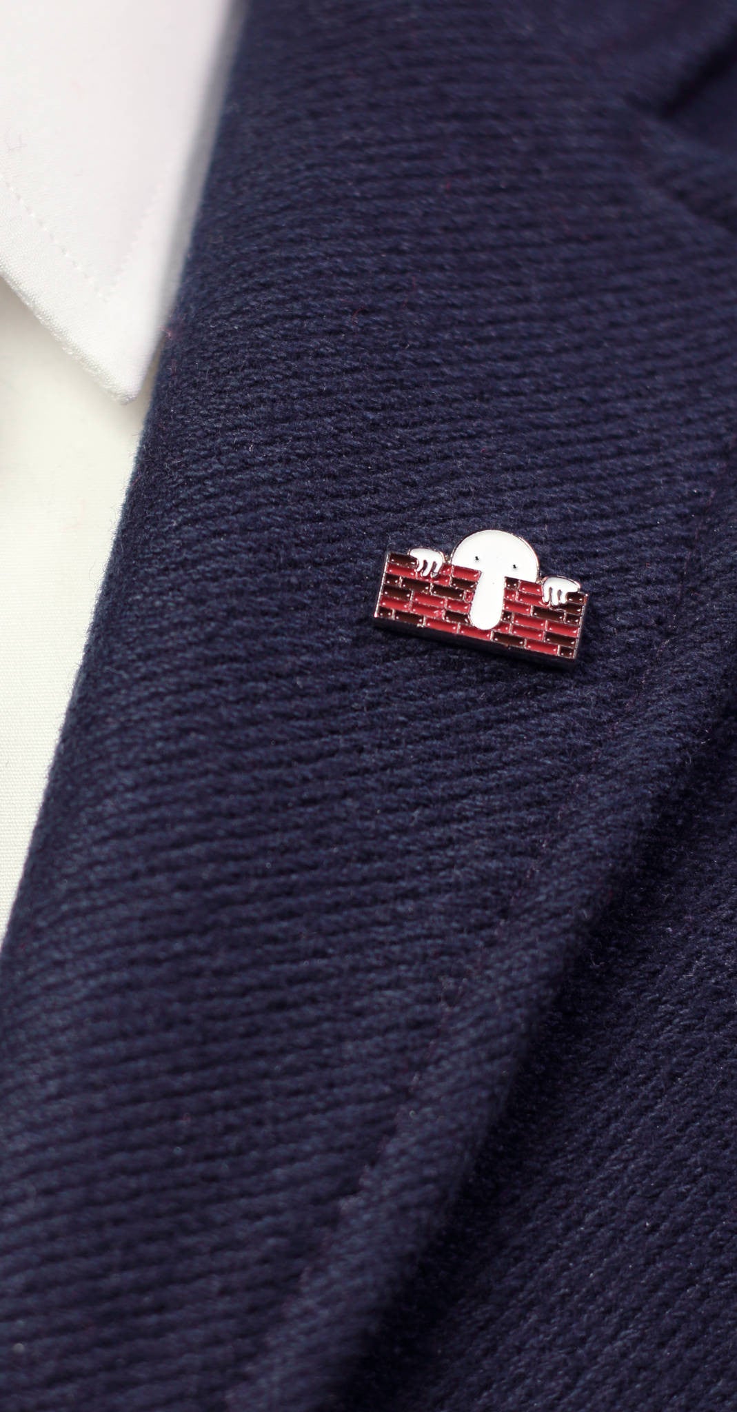 Unique enamel "Kilroy" lapel pin