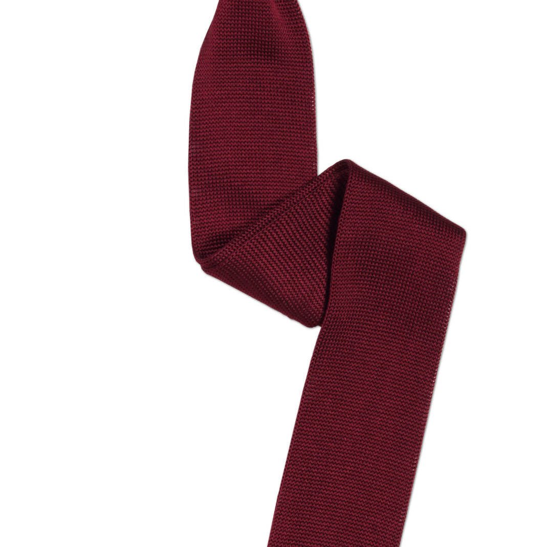 Dark red knitted skinny silk tie 